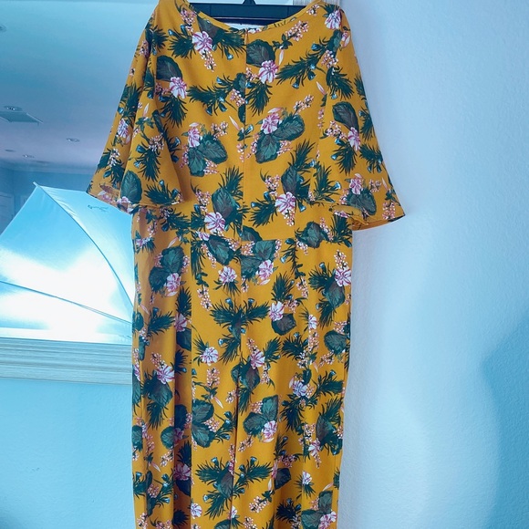SHEIN Gold Floral Jumpsuit - Picture 4 of 8